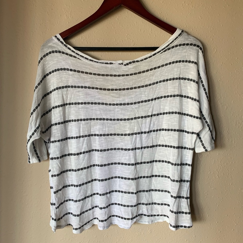 Janeric Simple Tee - Picture 2 of 3